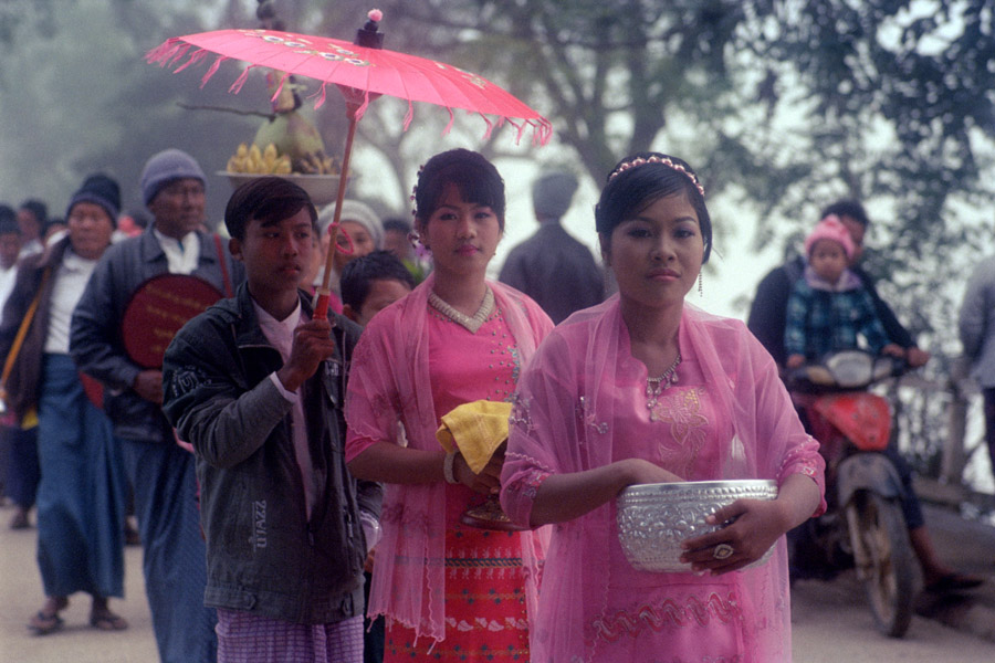 Mawlaik, Sagaing Division (Chindwin River) 2014: a noviatiation ceremony for new young monks.
